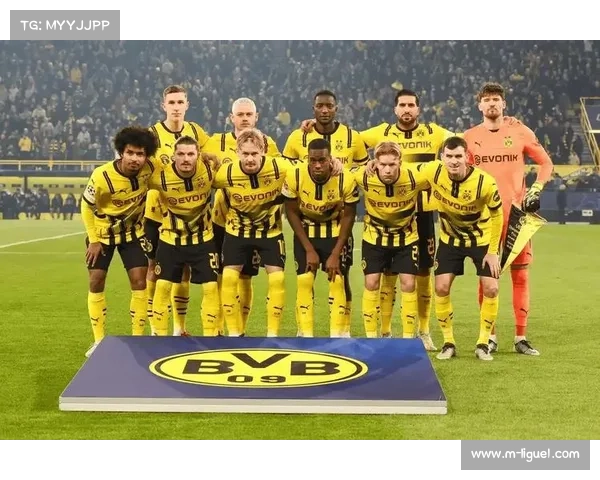 法兰克福主场球迷高唱队歌,德意志银行公园球场气氛热烈