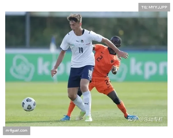 意甲俱乐部联合举办“反歧视主题日”，球员赛前牵手球童